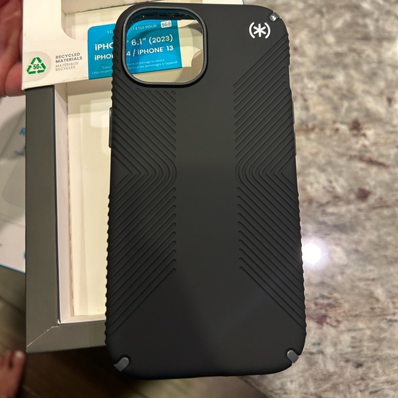 NIB Speck Presidio 2 iPhone 14/iPhone 13 mag safe case - Picture 6 of 7